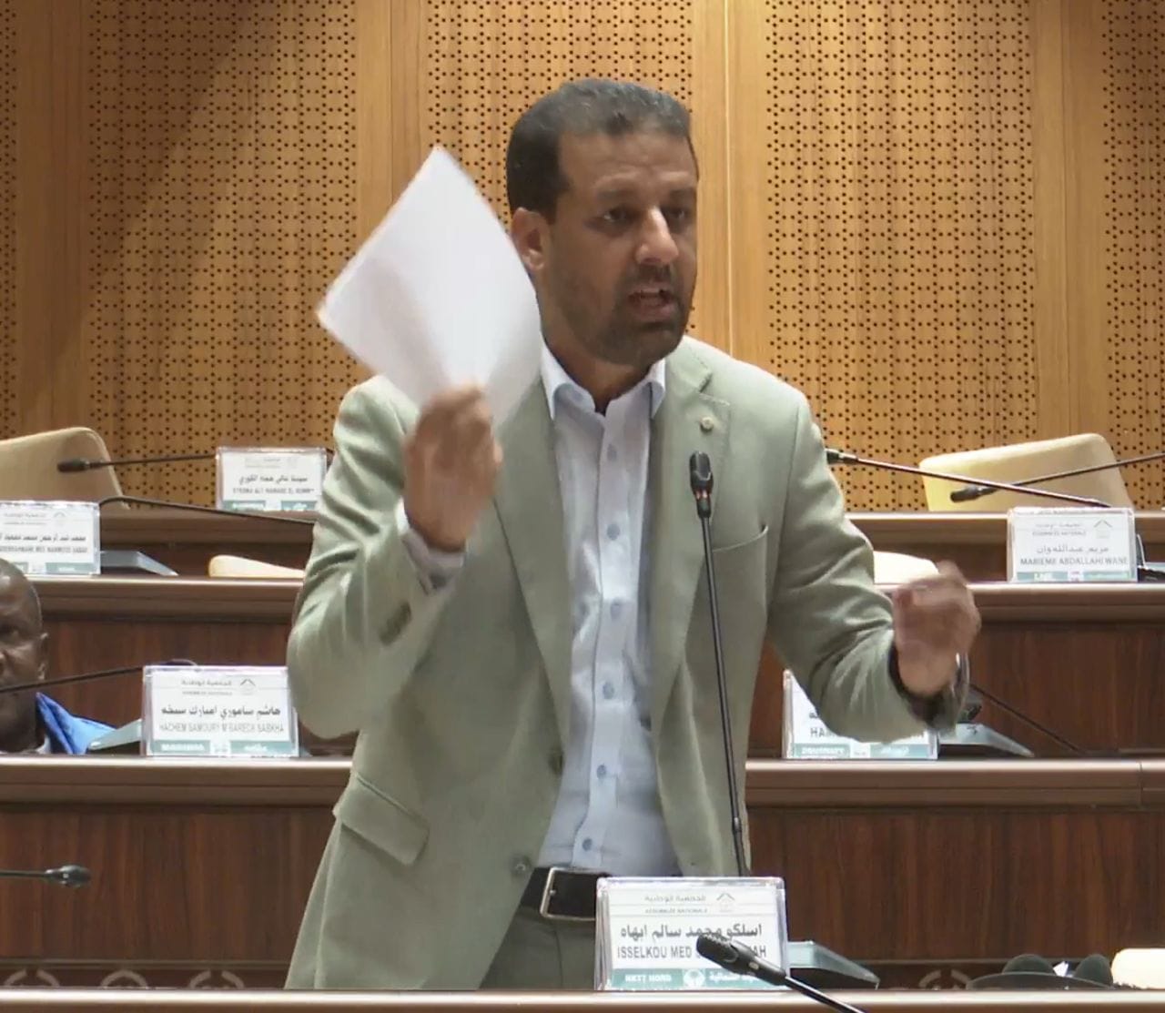 Un député accuse ses collègues de l’avoir soumis à des pressions pour retirer sa question orale au Ministre des domaines à propos d’occupations illégales de places publiques 