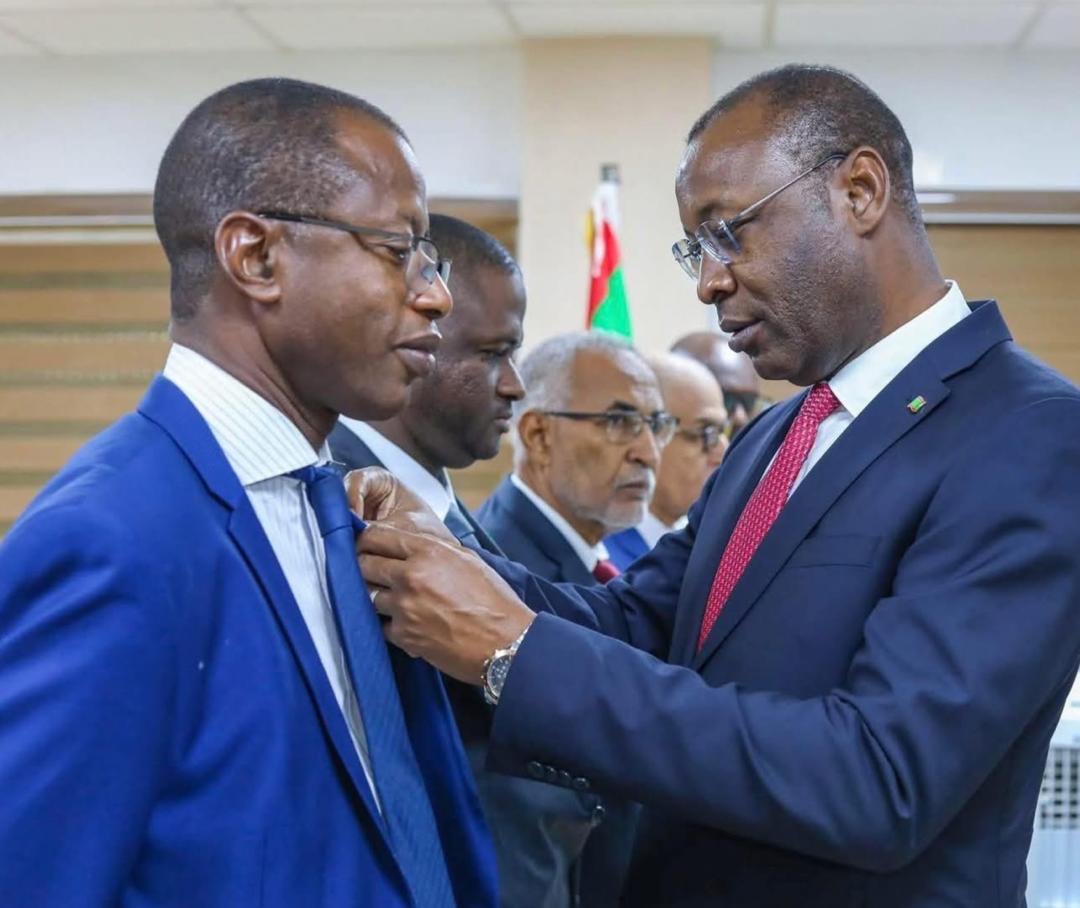 La fille du cadre du ministère de l’Habitat retrouvé pendu appelle à la vérité, puis est convoquée par la police