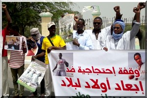 Sit-in demandant le retour du groupe de rap Ewlade Leblade au pays