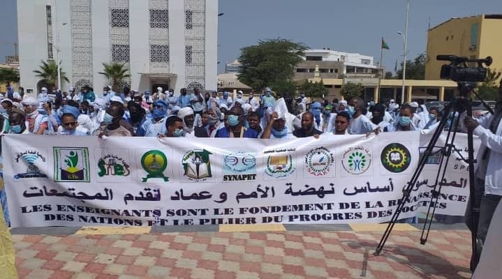 Des syndicats de l’enseignement menacent d’aller en grève pour obtenir des droits