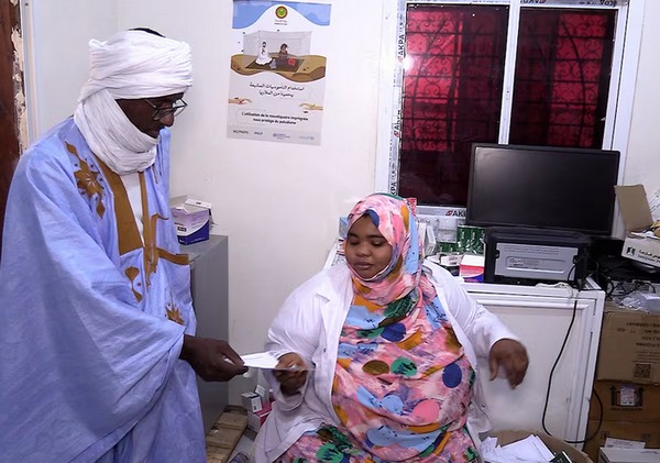 Video. Mauritanie: à Nimjatt, la fondation Cheikh Ayah prêche dans le désert les causes humanitaires