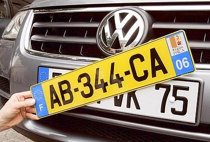 La police lance une campagne contre les fausses plaques d’immatriculation 